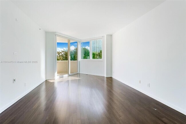 Building Photo - 300 South Pointe Dr