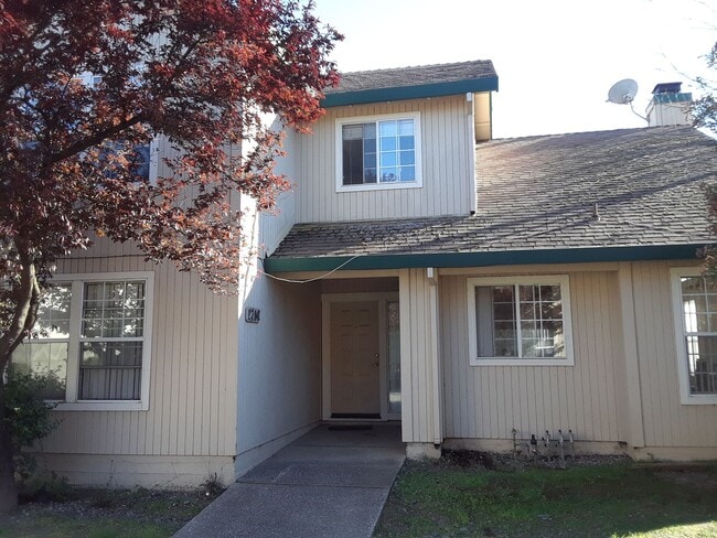 Building Photo - 2700 Sycamore Ln