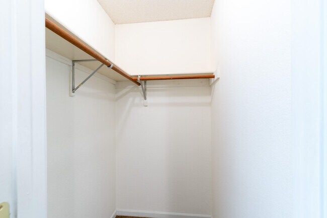 Building Photo - 4919 W Millbrook Dr