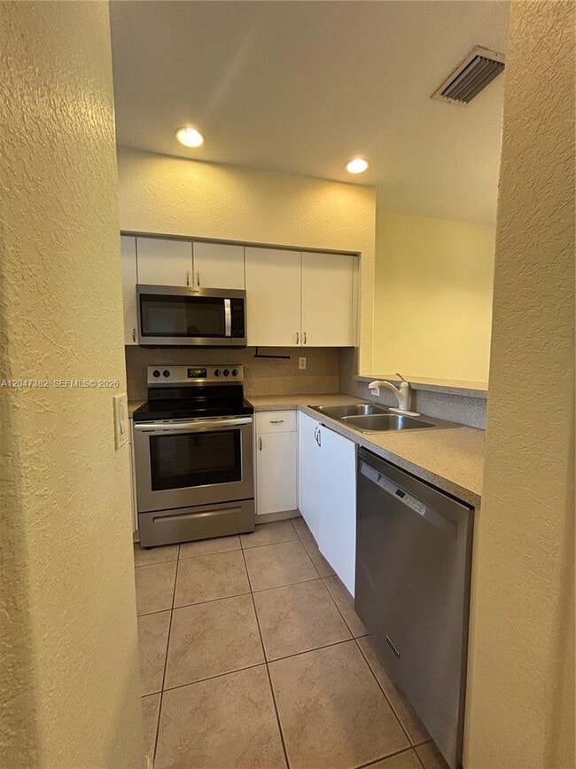 Building Photo - 2549 SW 83rd Terrace