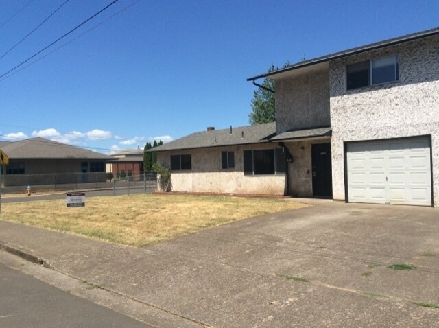 Building Photo - 670w13