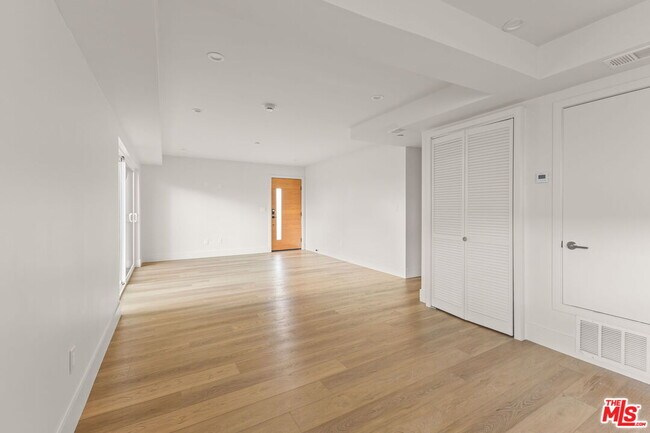 Building Photo - 1752 N Van Ness Ave