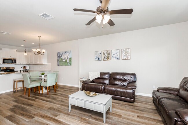 Building Photo - 2800 S Roth Ave