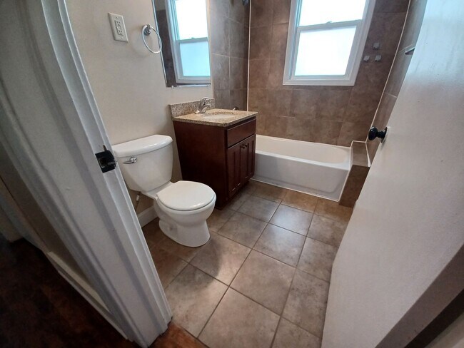 Building Photo - Clean, Efficient, recently renovated 3 Bed...