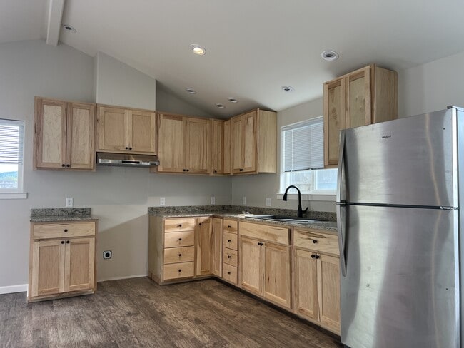 Building Photo - 1755 Glendale Dr
