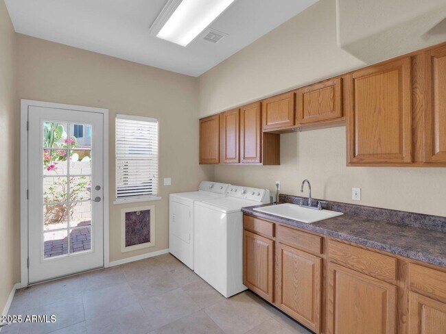 Building Photo - 11239 E Oberlin Way