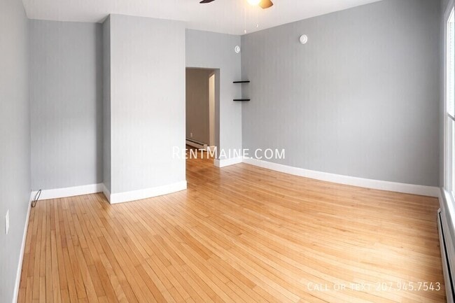 Building Photo - 454 S Main St