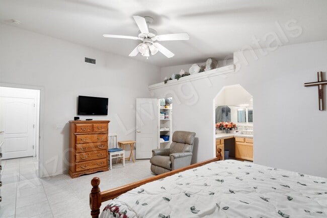 Building Photo - FURNISHED AVAILABLE OCTOBER 2025 - MAY 2026