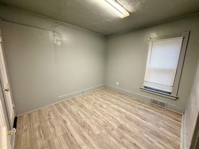 Building Photo - 2549 Highland St