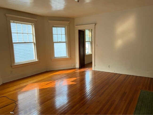 Building Photo - 13-15 Springate