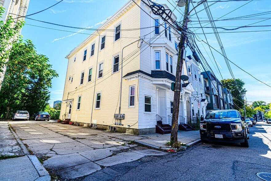 Building Photo - 30 Chestnut Ave