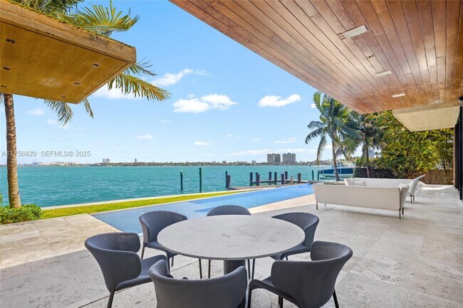 Building Photo - 825 E Dilido Dr