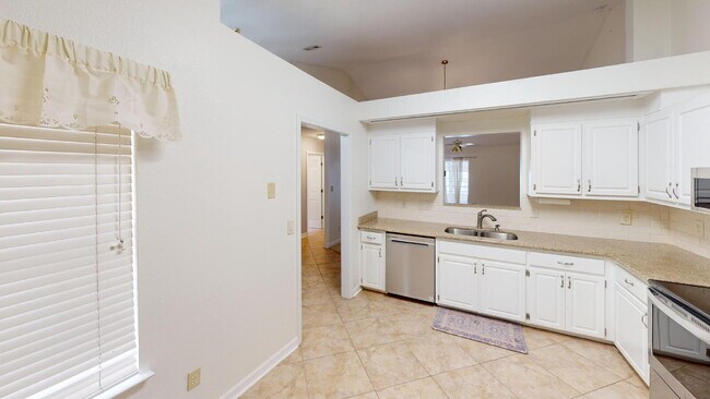 Building Photo - **Reduced rent** $1,880 Spacious 3-Bedroom Home in Prime North Pensacola Location