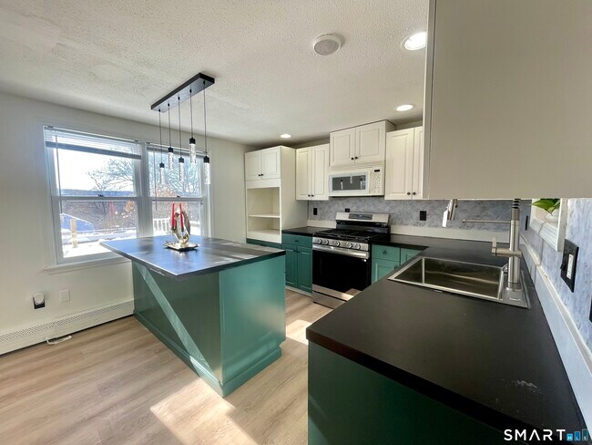 Building Photo - 112 Woodbine St