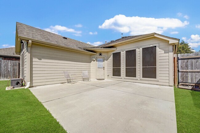 Building Photo - 18923 Bluestone Hollow Ln