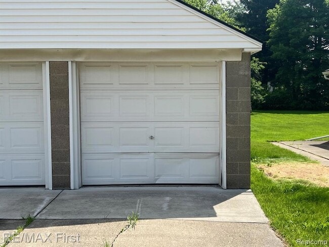 Building Photo - 552 Laprairie St