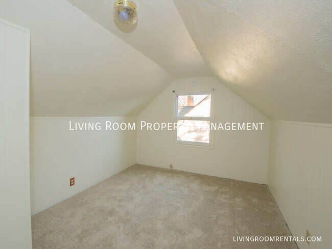 Building Photo - 3740 SE Tibbetts St