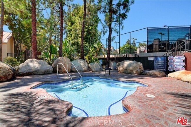 Building Photo - 21400 Burbank Blvd