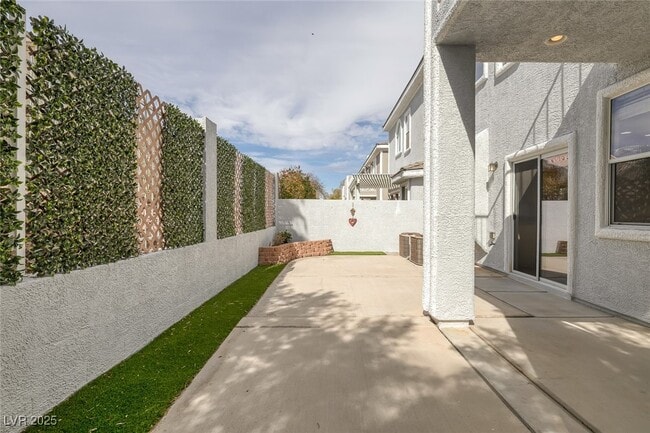 Building Photo - 2405 Esteem Ridge Dr