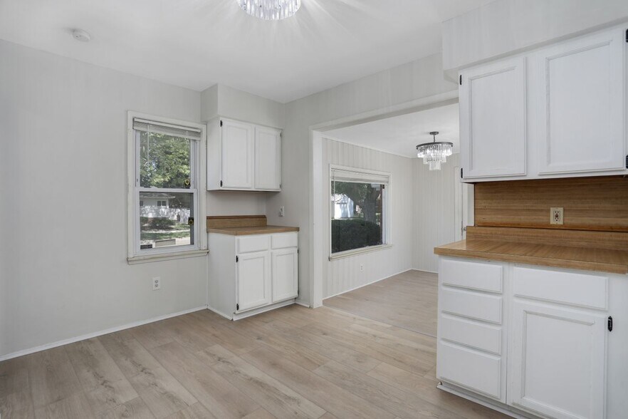Building Photo - 12734 Riverview St