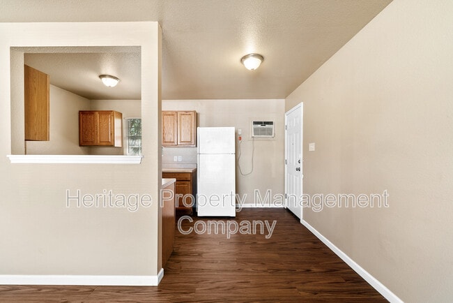 Building Photo - 1222 W Thorain Blvd