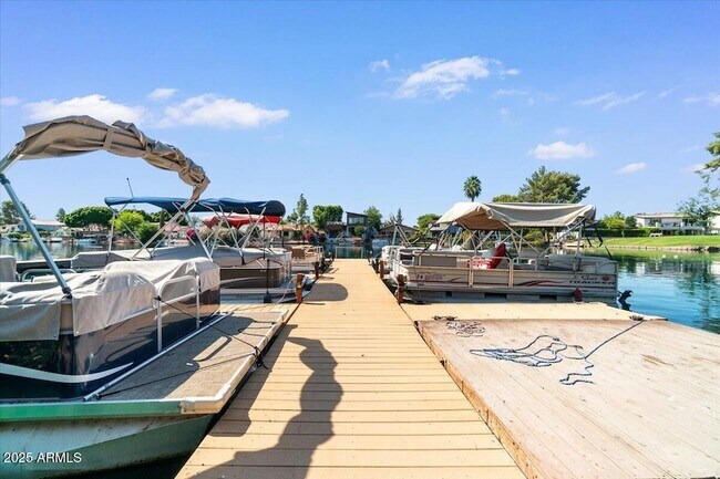 Building Photo - 5200 S Lakeshore Dr