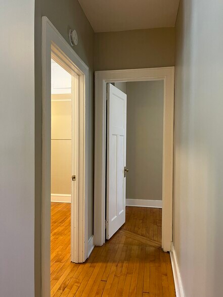 Building Photo - 1211 E Saveland Ave