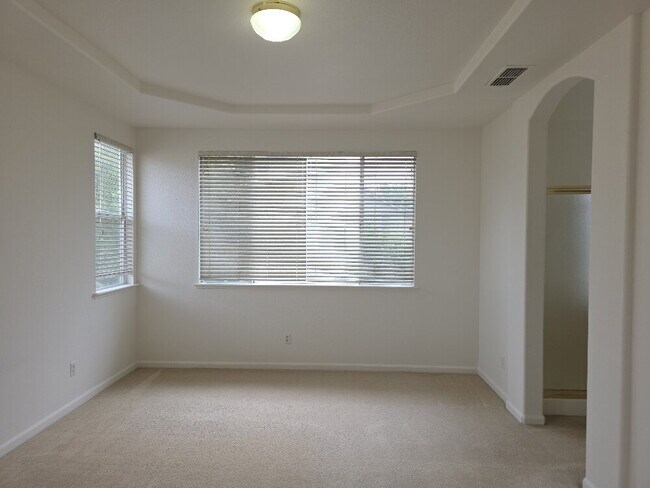 Building Photo - Beautiful house for rent in Folsom 4 bd 3 bath 1920 sq feet