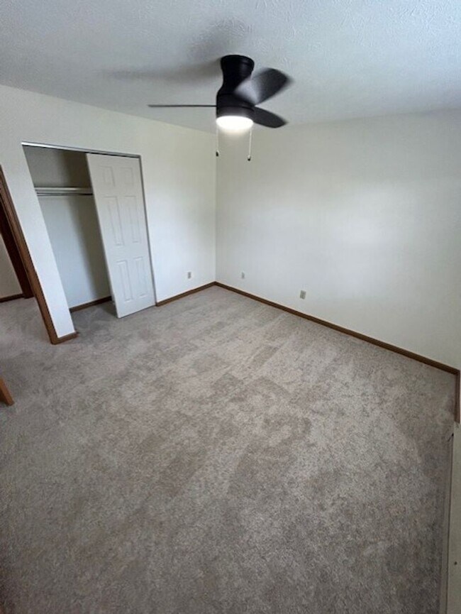 Building Photo - Black Friday Move-in Special! Up to $500 off!