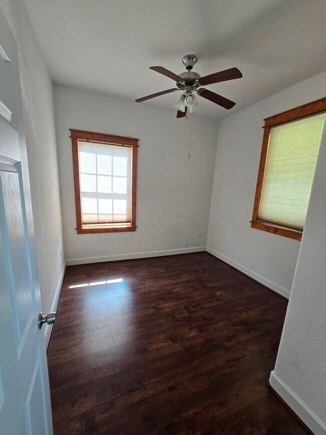 Building Photo - 4124 Avenue M 1/2