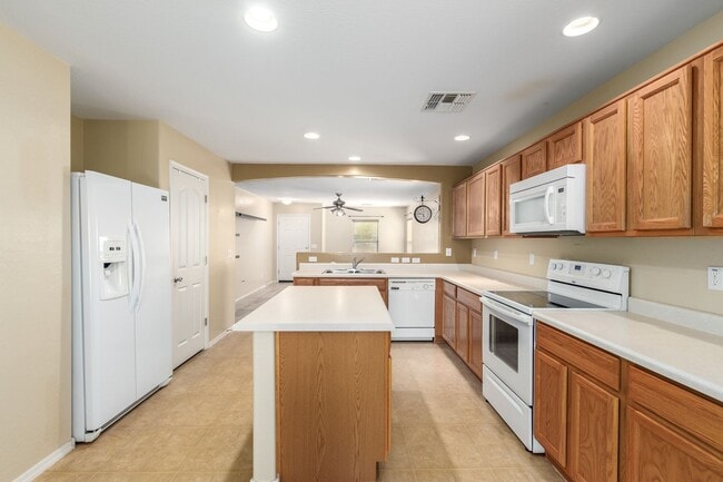 Building Photo - 3-Bedroom Home in The Villages at Queen Cr...
