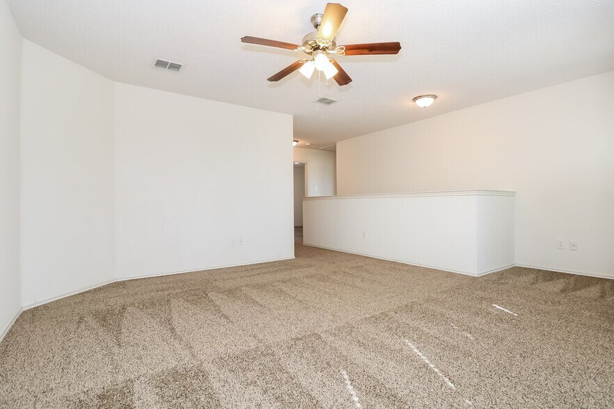 Building Photo - 607 Almandora Dr