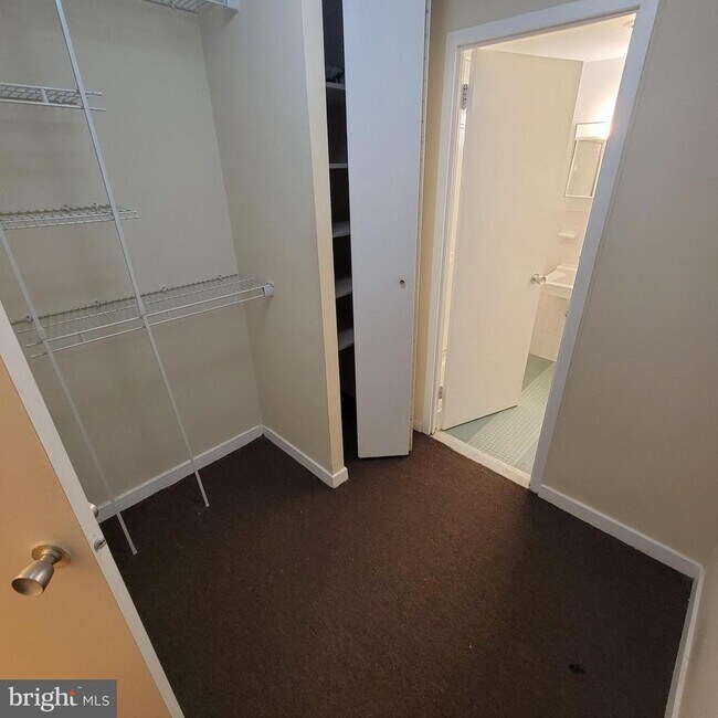 Building Photo - 224 W Rittenhouse Square