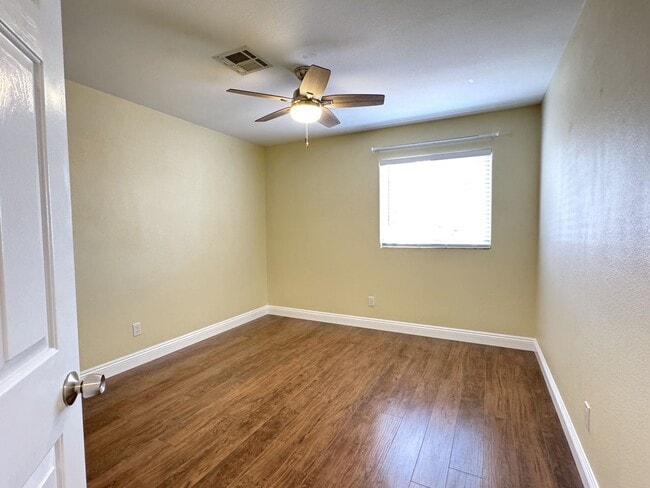 Building Photo - 5417 Redview Ct