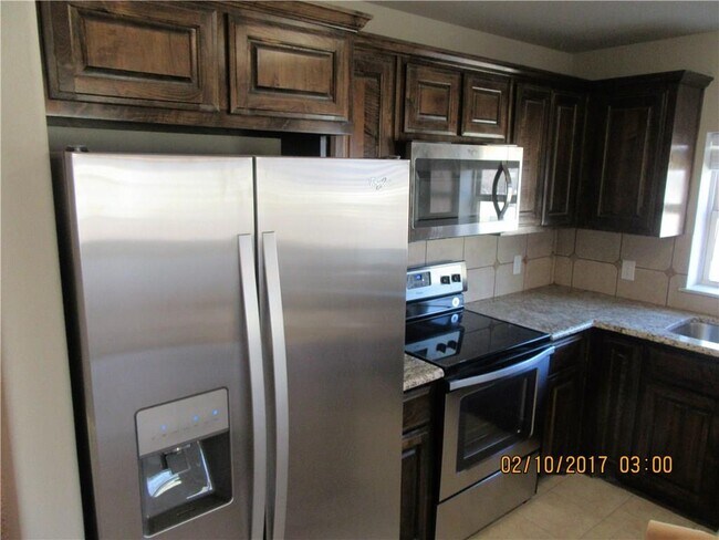 Building Photo - 1725 Fairway Dr