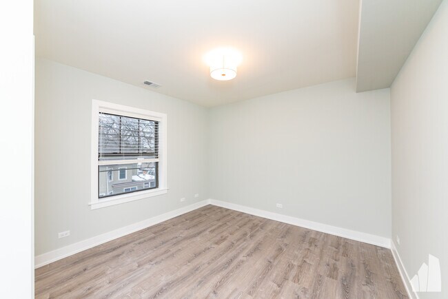 Building Photo - 1147 Maple Ave