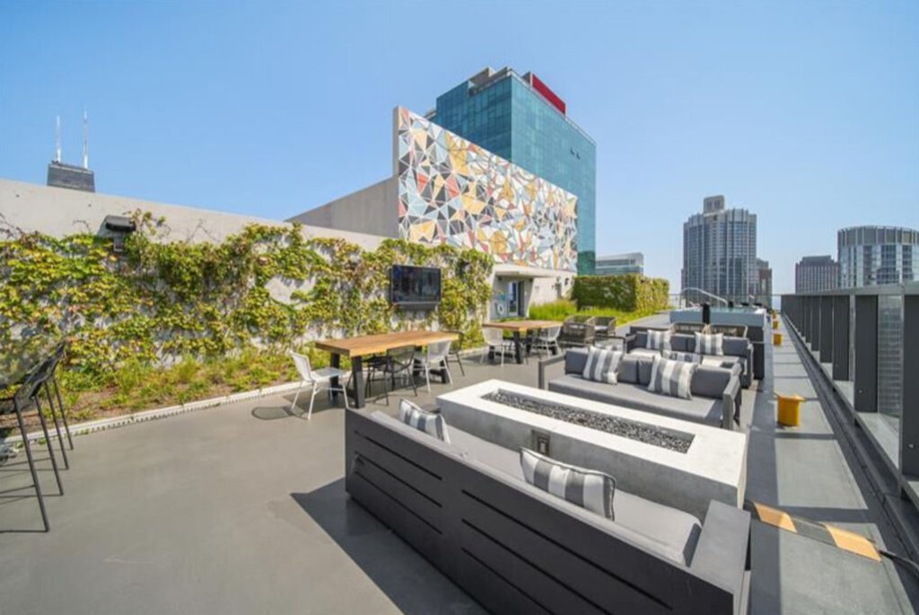 Building Photo - 198 E Illinois St