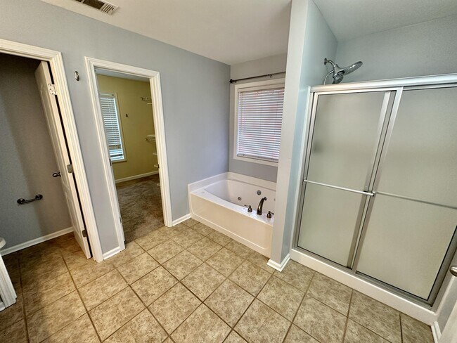 Building Photo - 224 Calli Ct