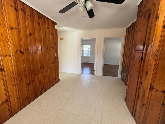 Building Photo - Available to Show