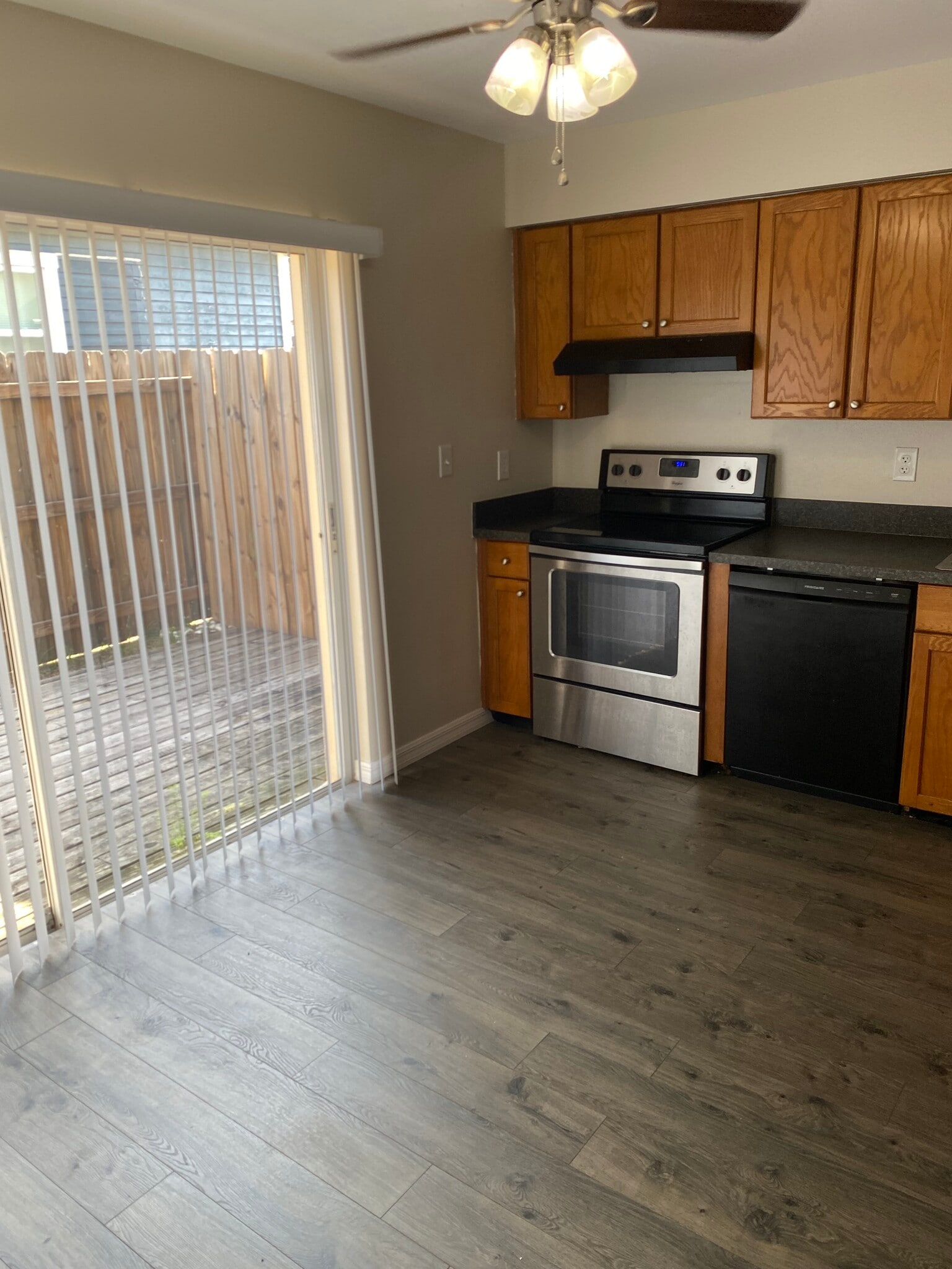Building Photo - 308 S Gomez Ave