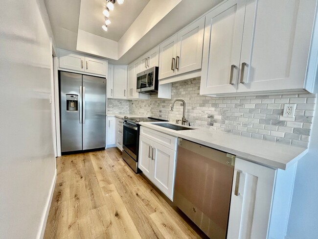 Building Photo - Recently Remodeled Spacious 1Bed/1Bath wit...