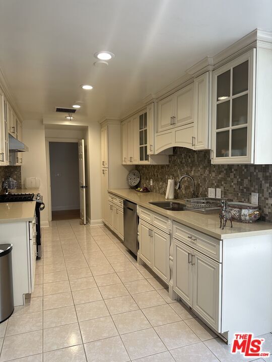 Building Photo - 324 N Palm Dr