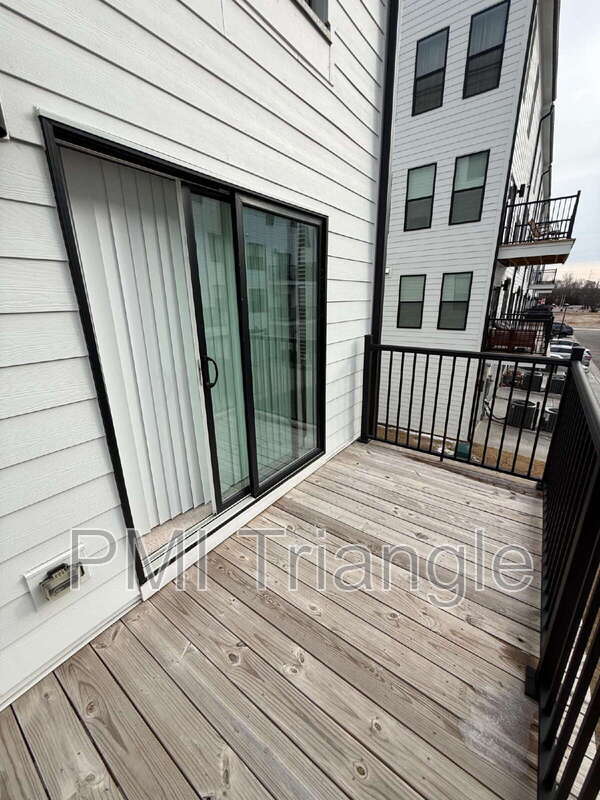 Building Photo - 1215 Shaw View Aly