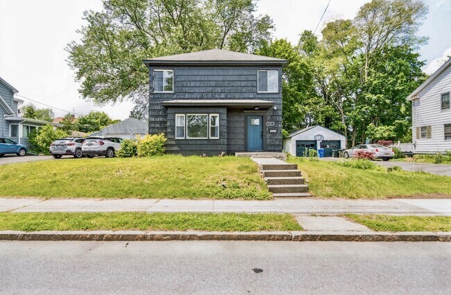 Primary Photo - 118 Winnie St
