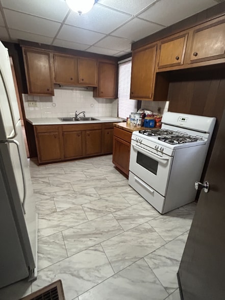 Building Photo - 638 6th St