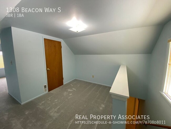 Building Photo - 1308 Beacon Wy S