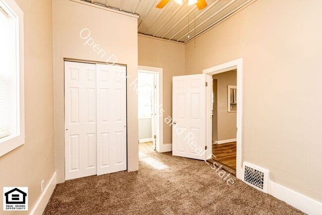 Building Photo - 1409 W King St