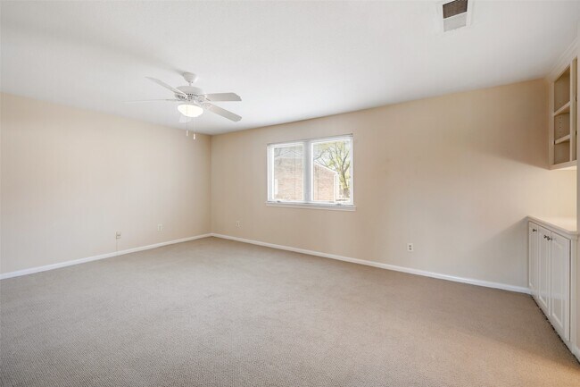 Building Photo - 5850 Valley Forge Dr