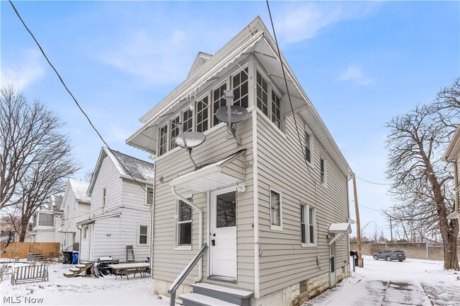 Building Photo - 1501 Botany Ave