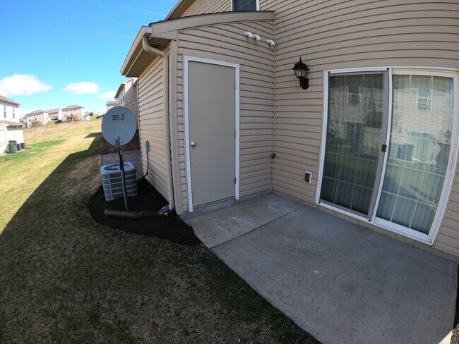 Building Photo - 2121 Quail Hollow Dr